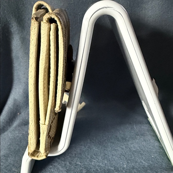 Gucci Tan and Brown Monogram Wallet - Picture 4 of 16
